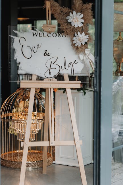 Wedding Welcome Sign Ideas: Acrylic, Mirror & DIY Designs