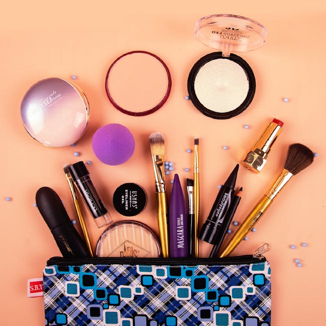 How to pack a wedding emergency kit in a labelled cosmetic pouch