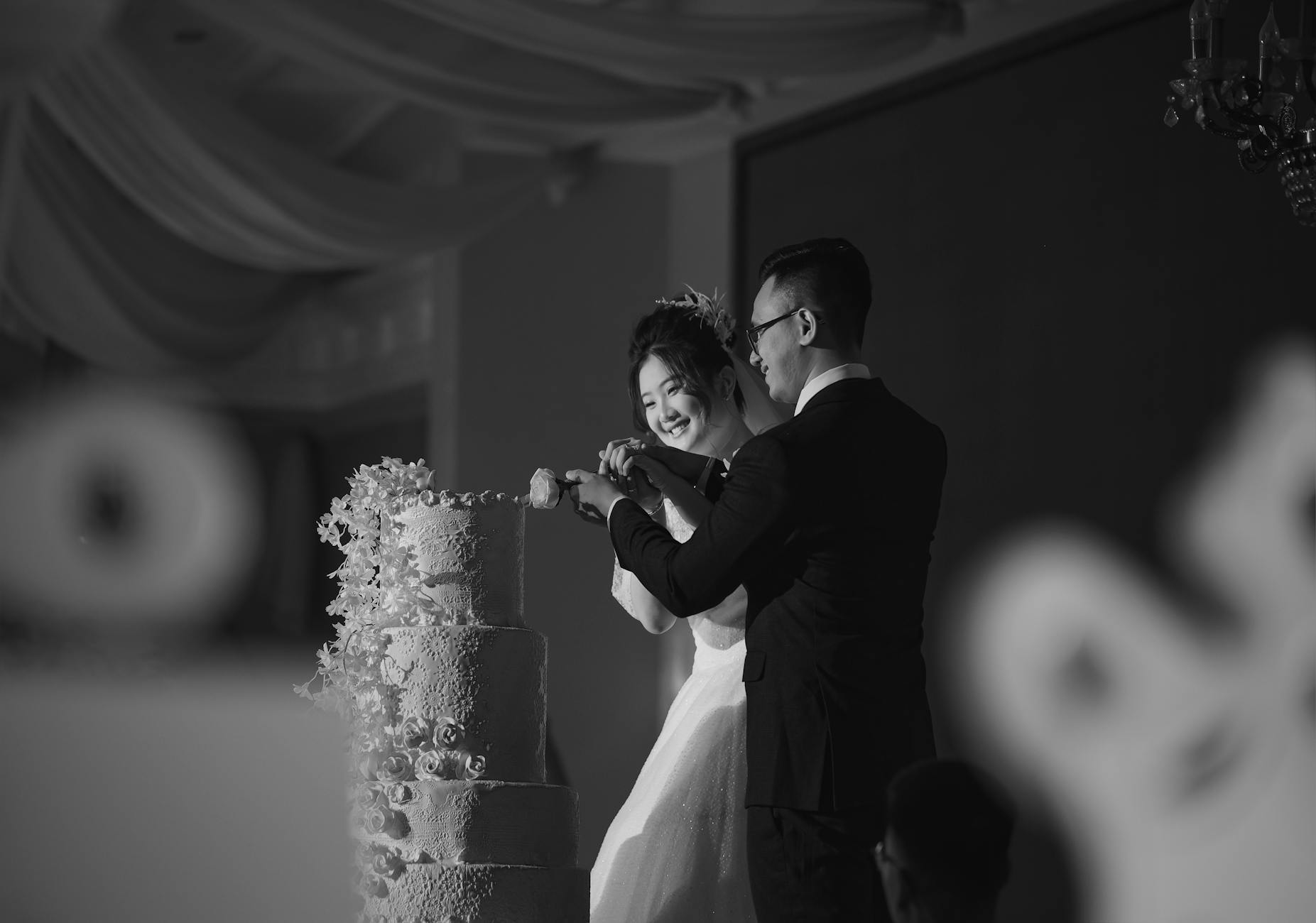 Wedding cupcake tower with topper cake, a versatile wedding cake alternative