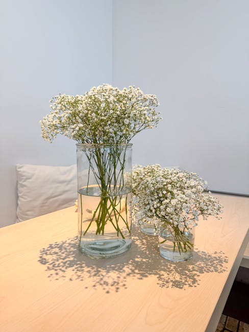 Cylinder vase wedding centerpiece ideas in graduated heights