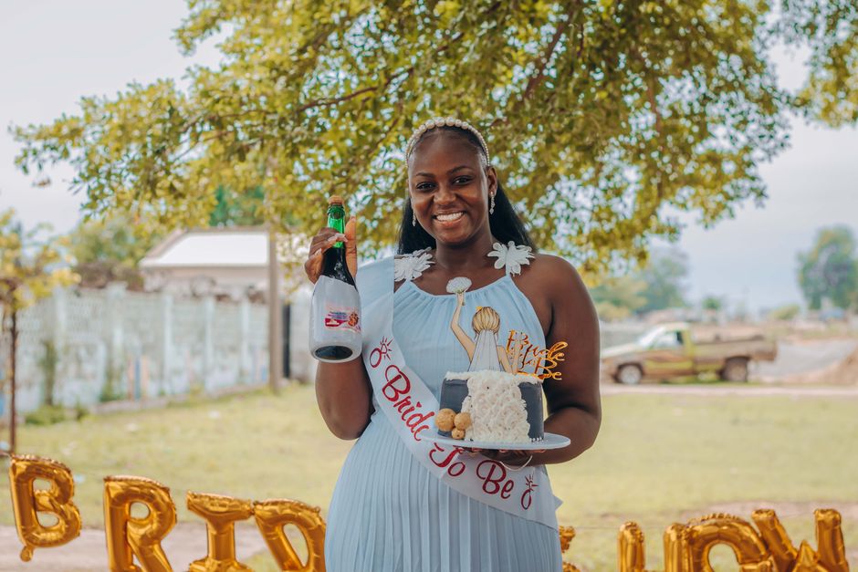 All-in-one bridal shower decoration kit, a budget-friendly decoration idea