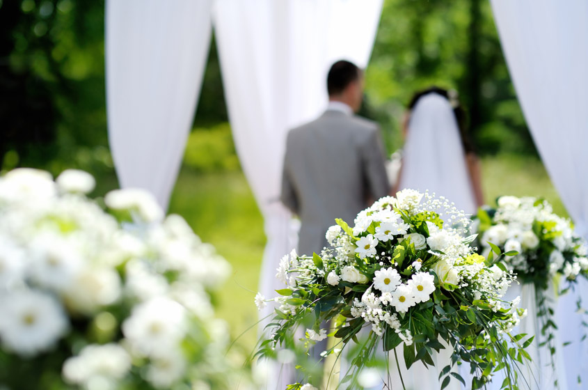 How to Select a Wedding Tuxedo or Suit for 2026