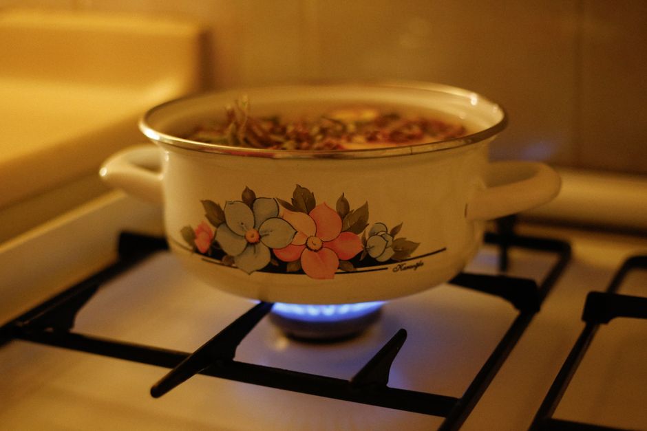 enameled cast iron dutch oven, a popular wedding gift idea for the couple's kitchen
