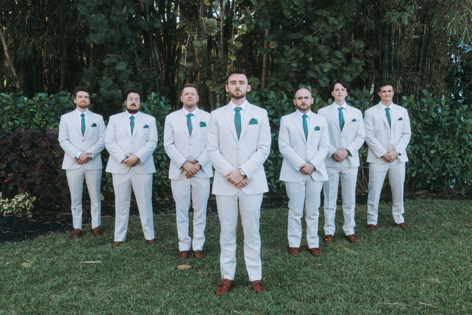 Groomsmen Tie Ideas for a Coordinated Wedding Party Look