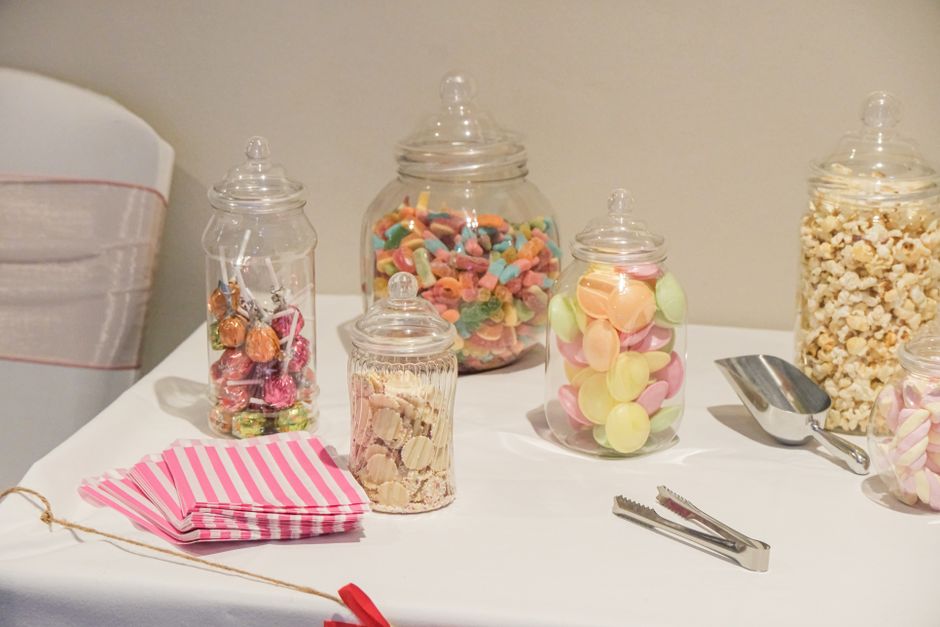 Wedding Candy Buffet Ideas: Jars, Bags, Signs & Setup Tips