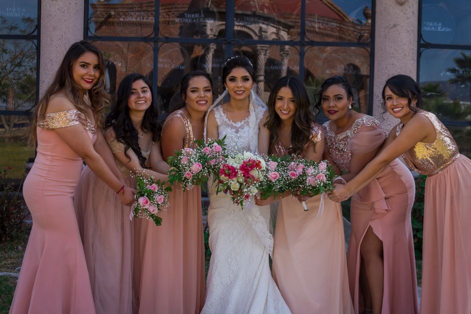 Bridesmaids holding matching clutch purses, an idea for coordinating bridal clutch ideas across a wedding party