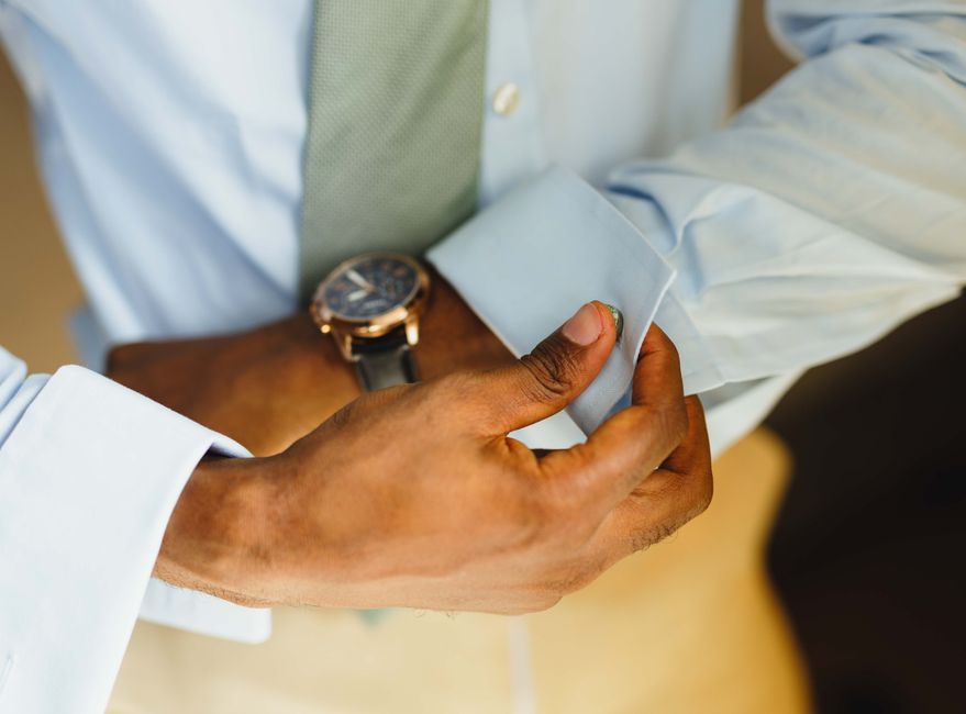 Male wedding guest wearing a rolled-sleeve dress shirt at a casual outdoor wedding