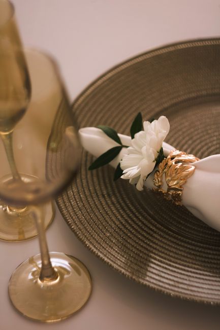 glam gold napkin ring ideas for wedding reception