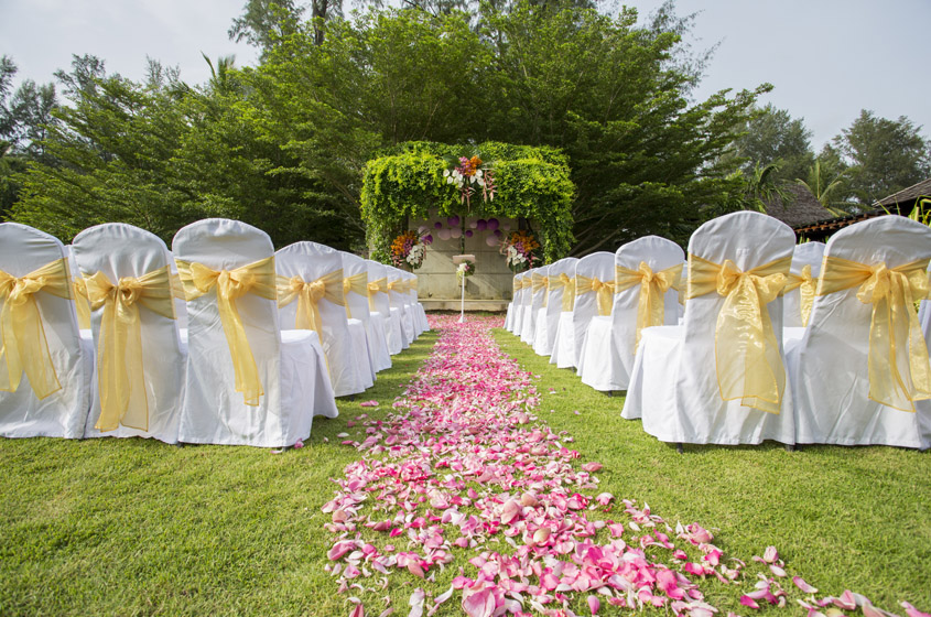 How to Select the Right Aisle Runner for Your 2026 Wedding