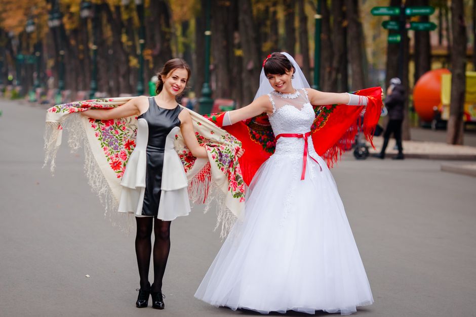 Bridesmaids wearing matching pashmina wedding shawls