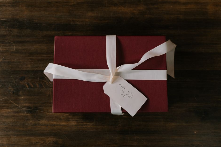 Bridesmaid earrings gift box with handwritten thank you note