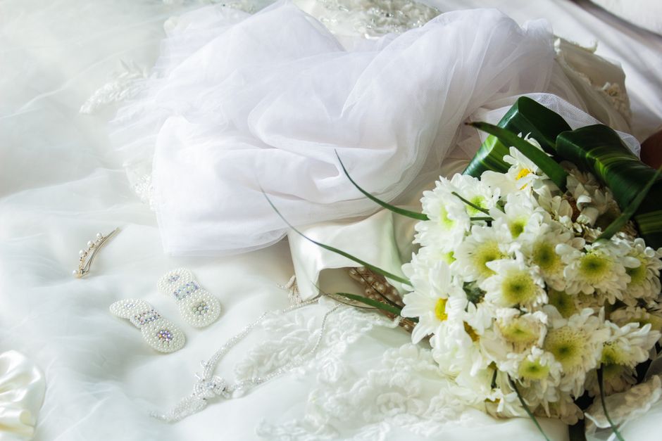 Shoe clips on bridal flats for dancing