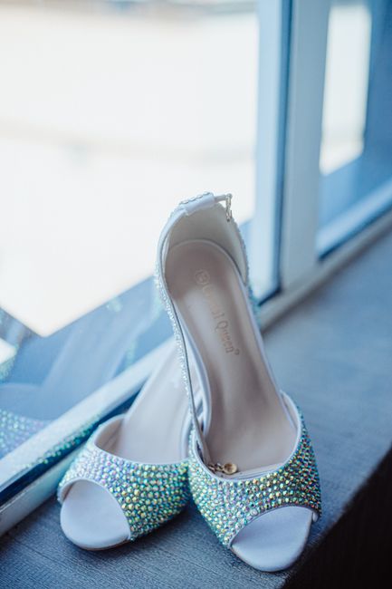 Rhinestone bridal shoe clips for a wedding