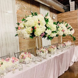 Photo of Lulas Floral And Gifts, a wedding florist in Chicago