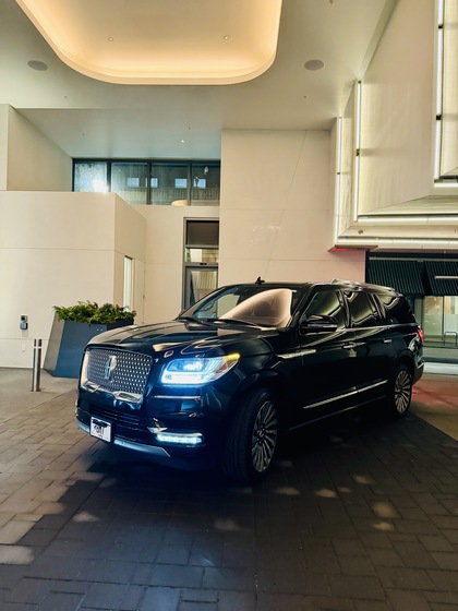 Portland Luxury Town Car wedding vendor photo