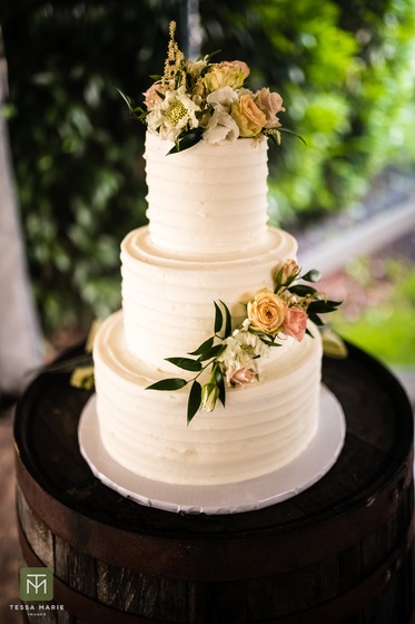Bredenbeck's Bakery wedding vendor photo
