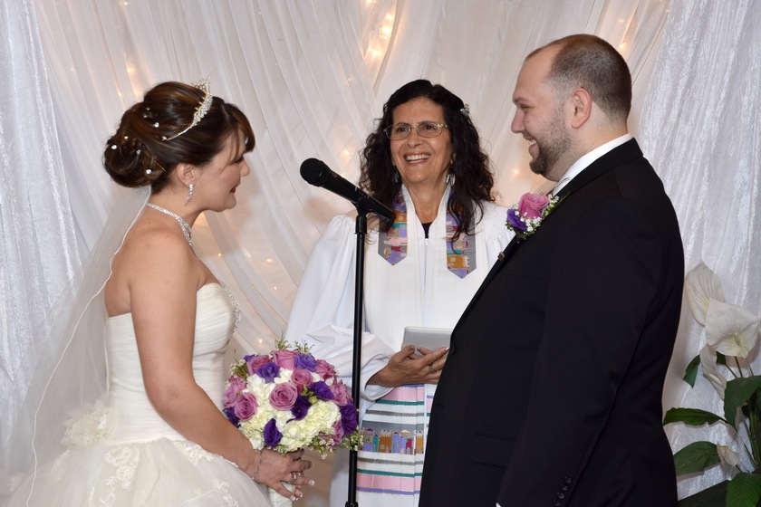 Non Denominational Rabbi Melinda Bracha Bernstein wedding vendor photo
