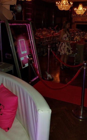 Mirror Mirror Photo Booth wedding vendor photo