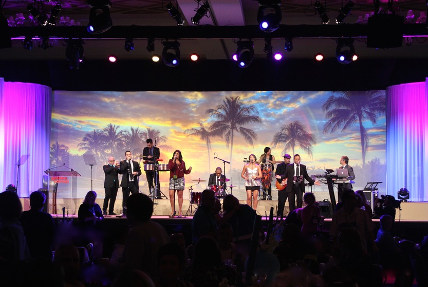 Fondo Blanco Latin Band wedding vendor photo