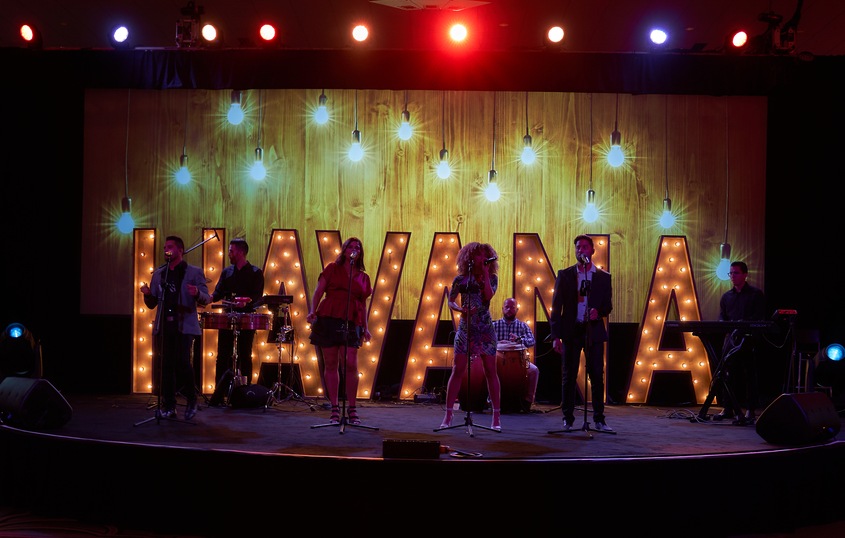 Fondo Blanco Latin Band wedding vendor photo