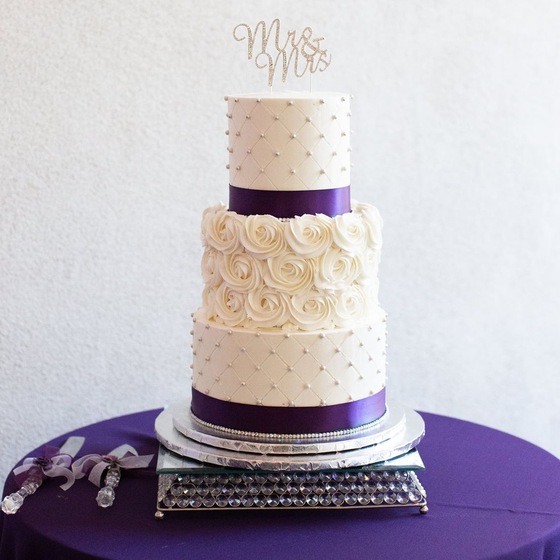 Honeybee Cake Company wedding vendor photo