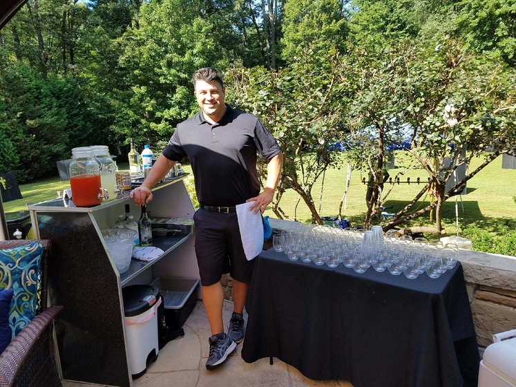 Barkeep wedding vendor photo