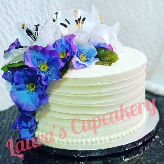 Laura's Cupcakery wedding vendor photo