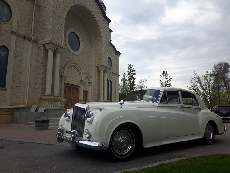 Vegas Limousine Ottawa wedding vendor photo