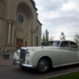 Photo of Vegas Limousine Ottawa, a wedding limo service in Ottawa