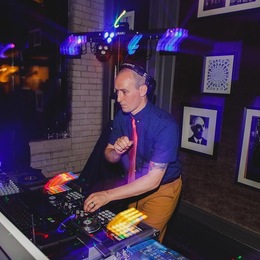 Photo of Scottify, a wedding DJ in Toronto