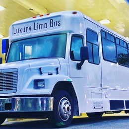 Photo of Luxury Limo Of Seattle, a wedding limo service in Seattle
