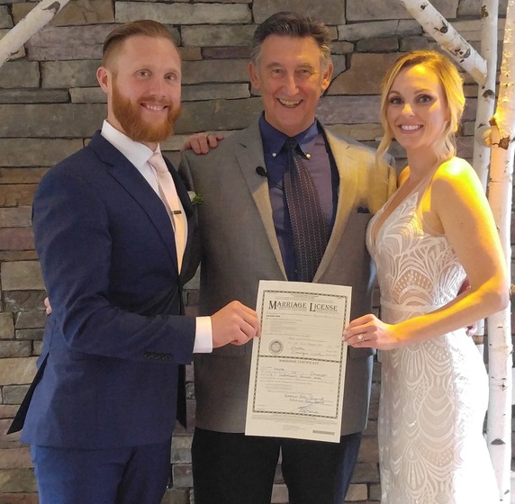 Reverend Allen-singing Wedding Officiant wedding vendor photo