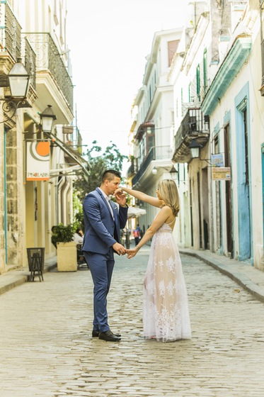 Producciones Almendares wedding vendor photo